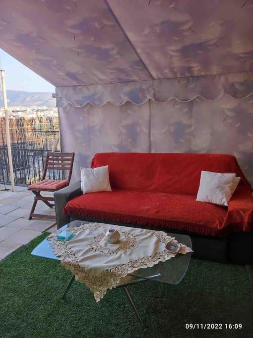Spacious Private Rooftop Studio, Mountain And Sea View אתונה